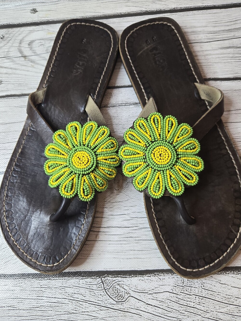 Alex's Women's Size 8 Brown Leather Beaded Flower Thong Sandals Green YellowBoho